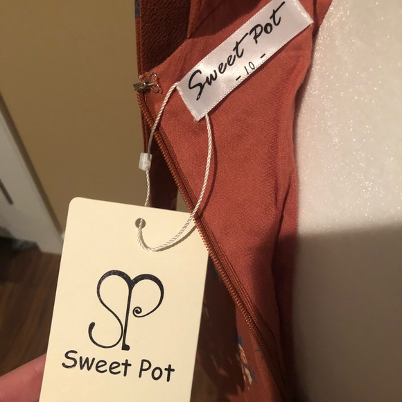 Dress - Picture 5 of 5